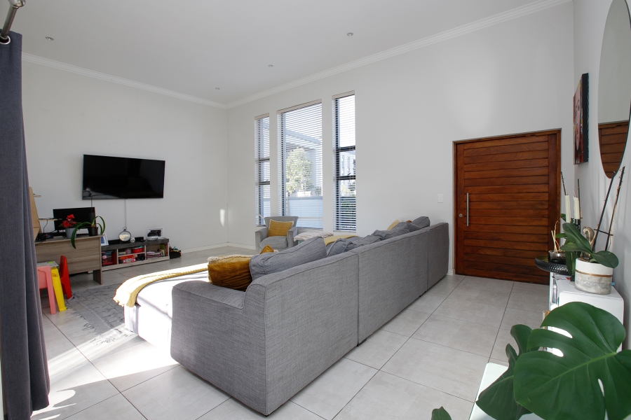 3 Bedroom Property for Sale in Parklands North Western Cape